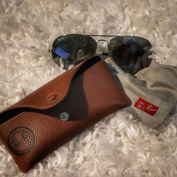 Authentic Ray-Ban mirrored aviators with case